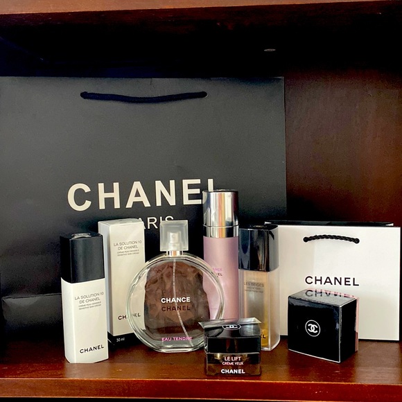 Chanel Collection - Picture 1 of 2